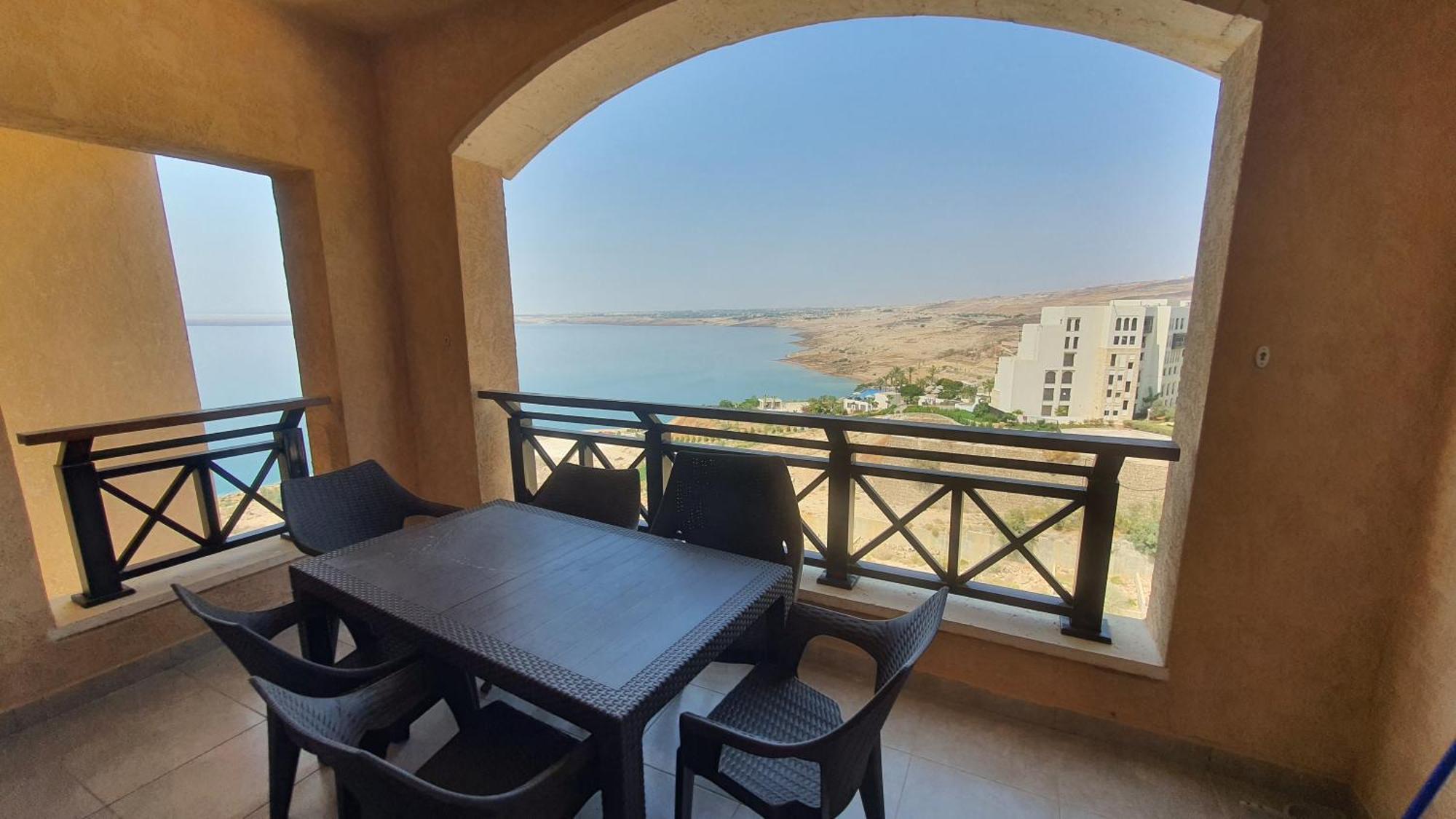 Comfy Stays Sea View Apartments At Deadsea Samarah Resort Sweimeh Bilik gambar